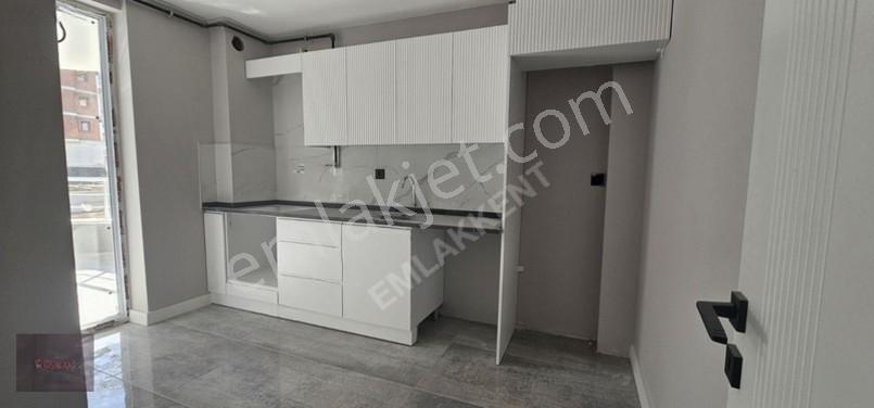Emlak Kent'ten Salon Mutfak Ayrı,önü Açık 2+1 Satılık Daire — fotoğraf 5