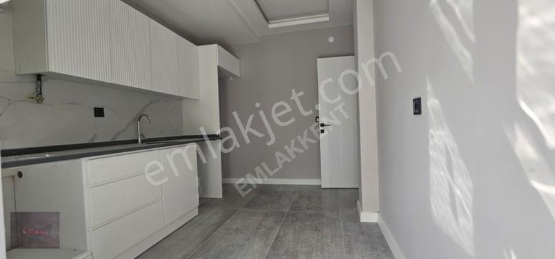 Emlak Kent'ten Salon Mutfak Ayrı,önü Açık 2+1 Satılık Daire — fotoğraf 6