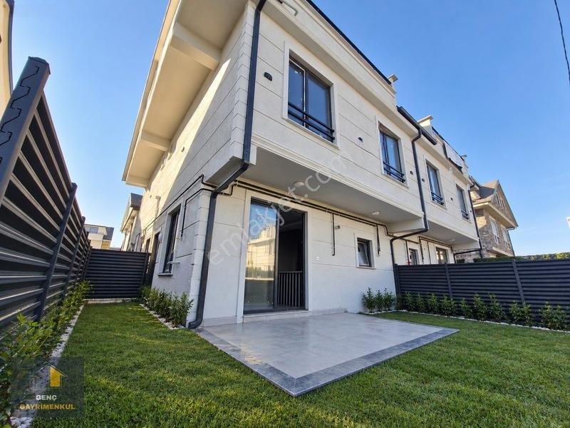 Kocaali'De Denize Yakın Konumda Oturuma Hazır 3+1 Triplex Villa