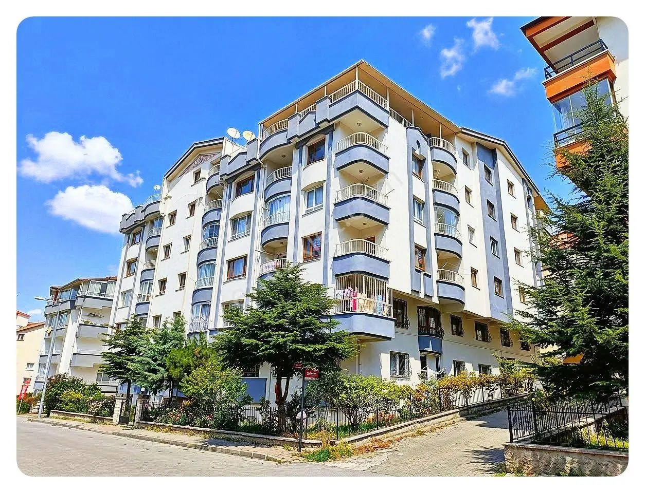 Güzelyakada Kök Tapu Ara Katta Güventepe Cadde Yakını Satlık 3+1 Daire