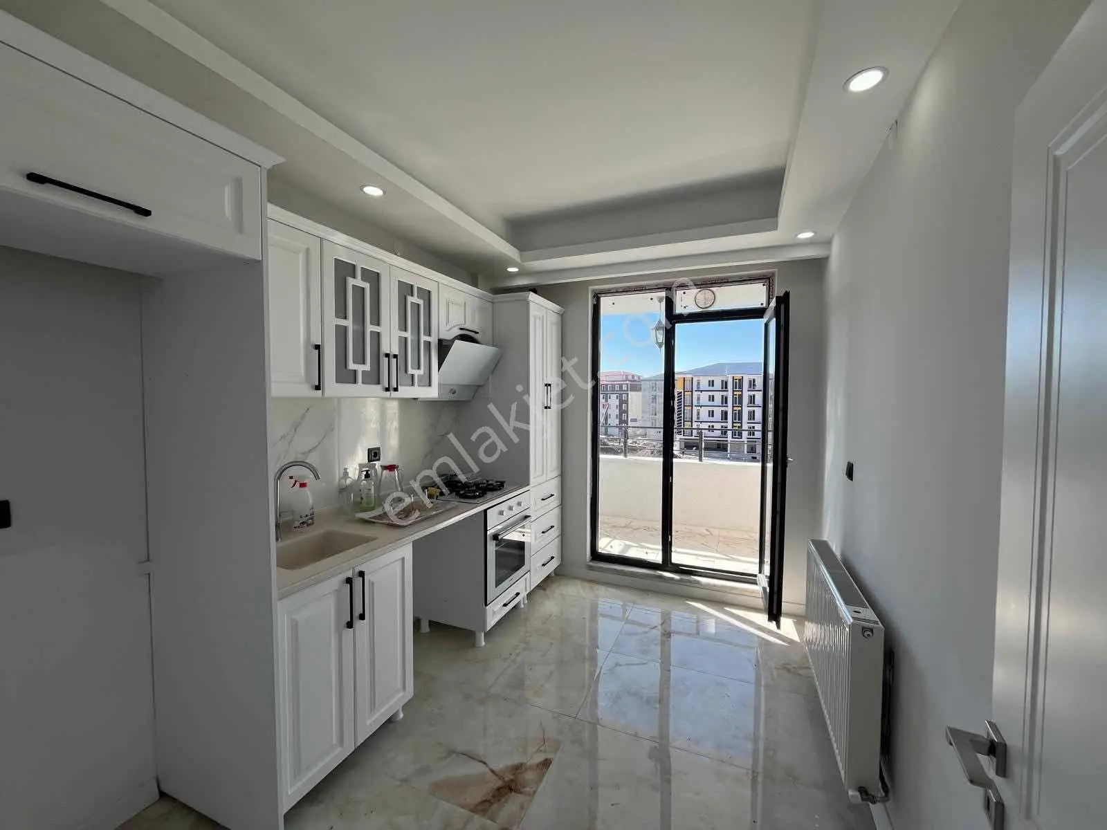 Yenişehir'De Sıfır 2+1 Güney Cephe Otopark Balkon Hastane Yakını