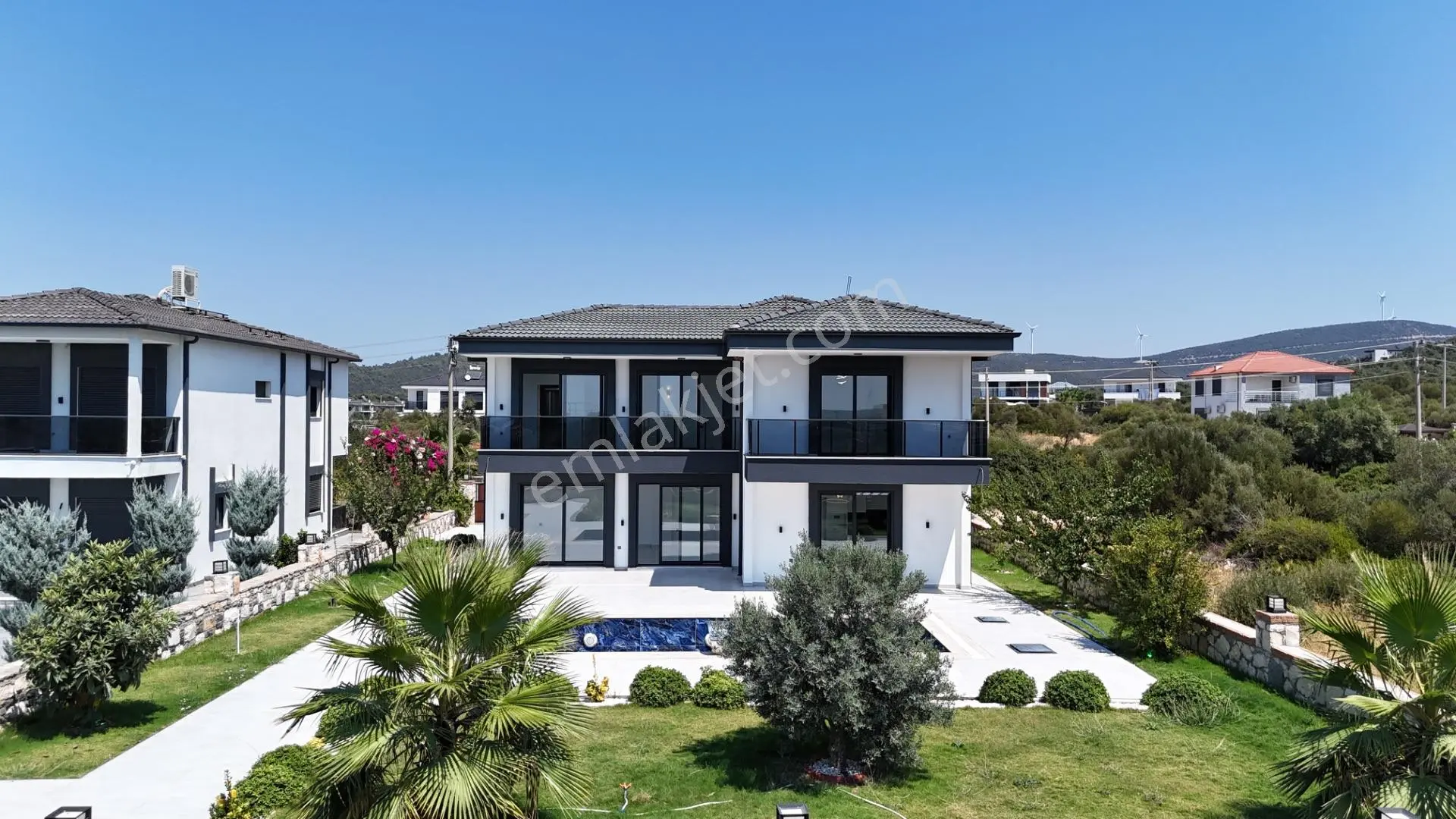Gerçek Bir Villa 700 M2 Arsa İçinde Bahçeli Havuzlu — fotoğraf 2