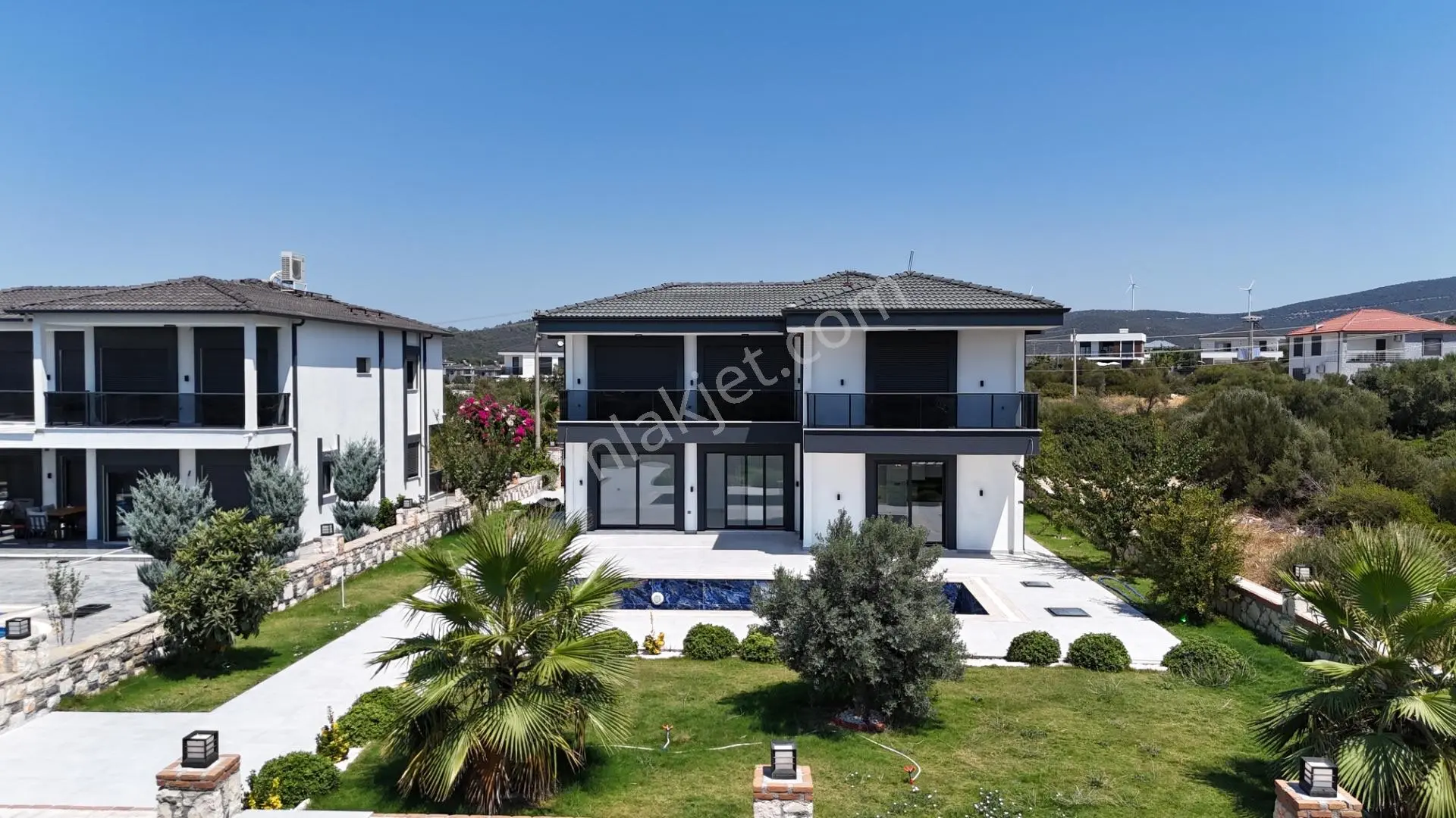 Gerçek Bir Villa 700 M2 Arsa İçinde Bahçeli Havuzlu — fotoğraf 3