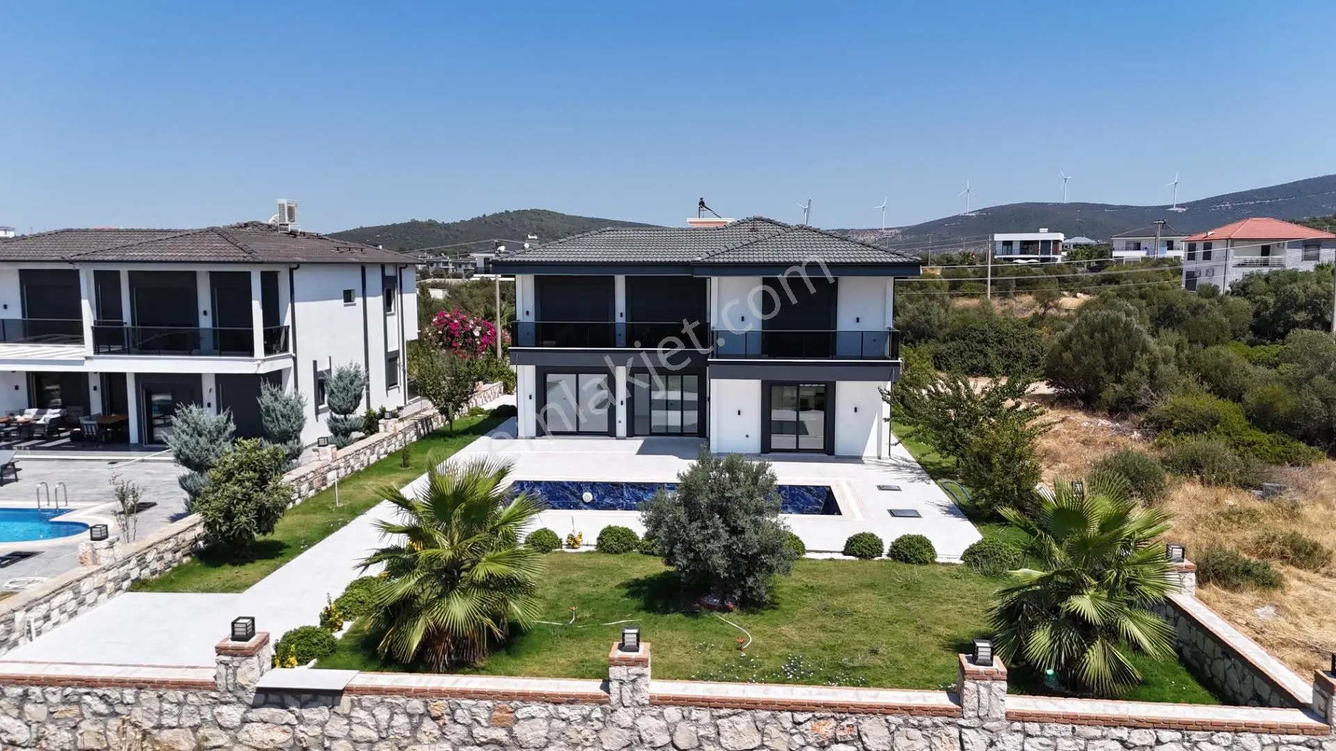 Gerçek Bir Villa 700 M2 Arsa İçinde Bahçeli Havuzlu — fotoğraf 4