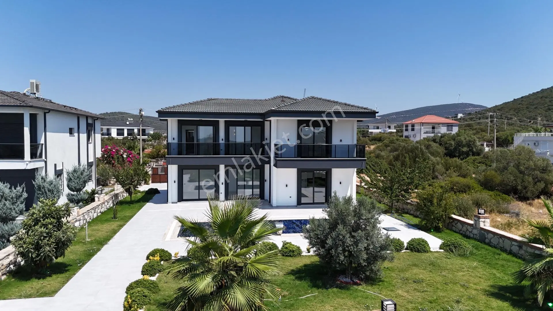 Gerçek Bir Villa 700 M2 Arsa İçinde Bahçeli Havuzlu — fotoğraf 5