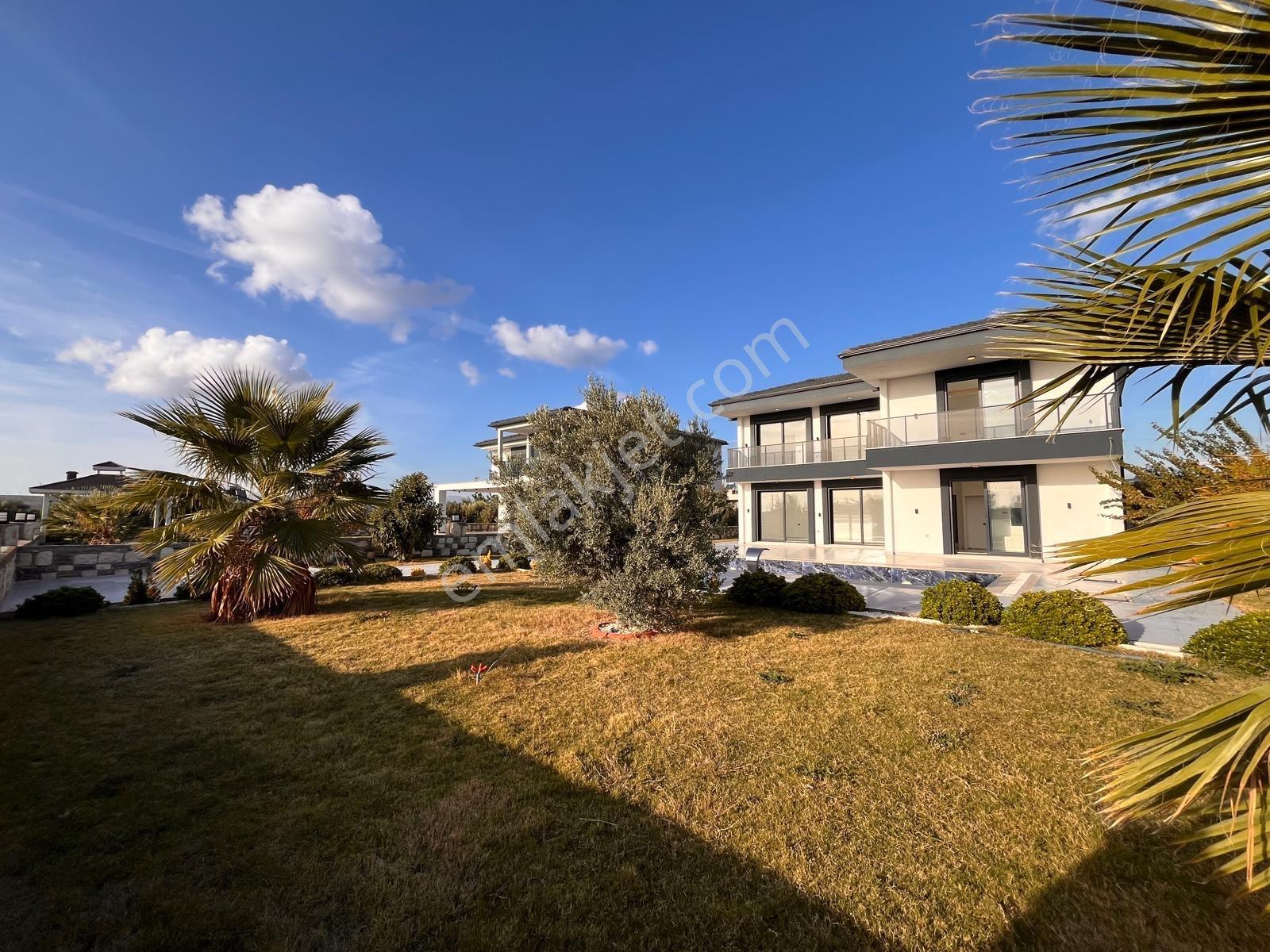 Gerçek Bir Villa 700 M2 Arsa İçinde Bahçeli Havuzlu — fotoğraf 7