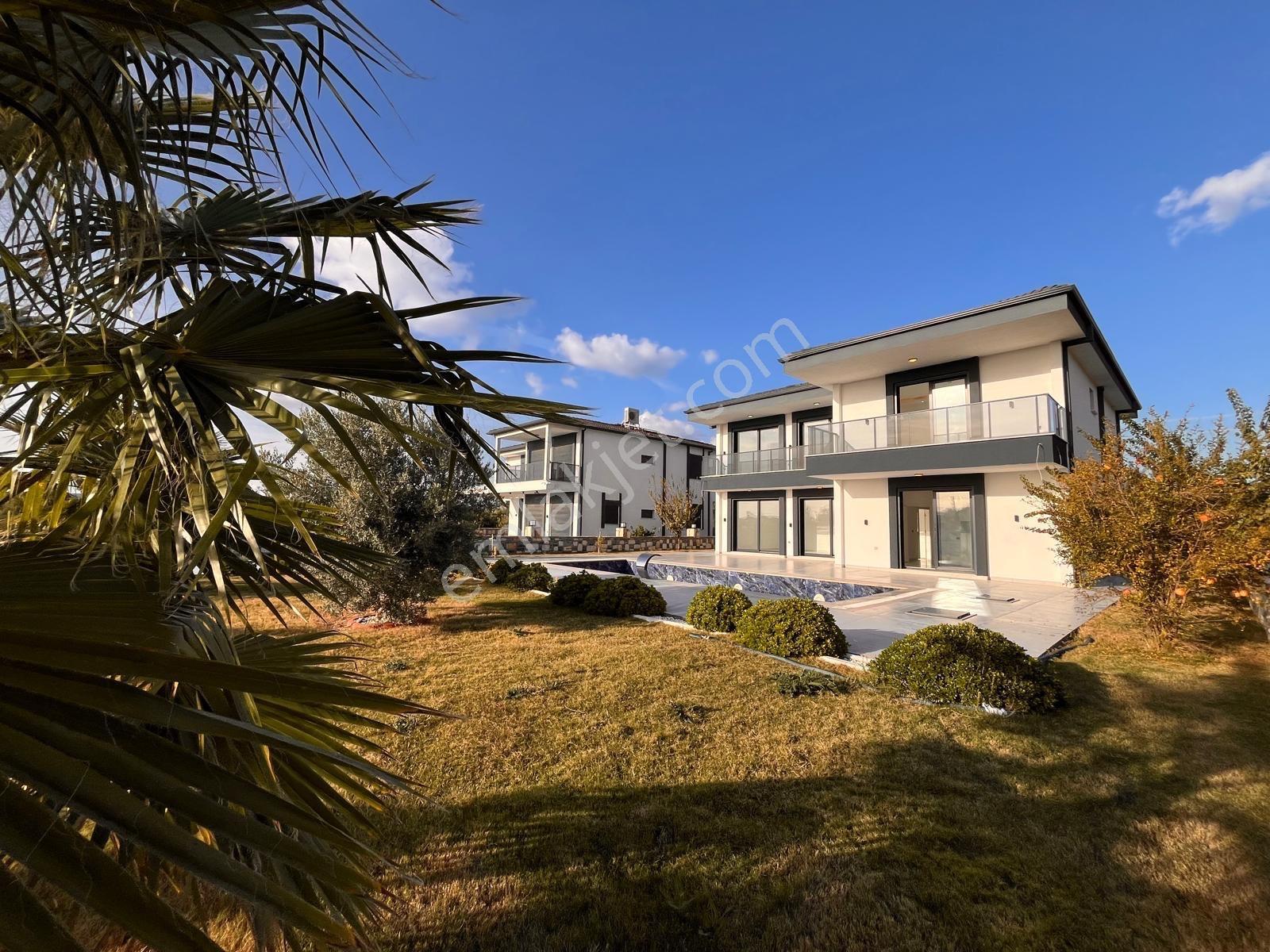 Gerçek Bir Villa 700 M2 Arsa İçinde Bahçeli Havuzlu — fotoğraf 12