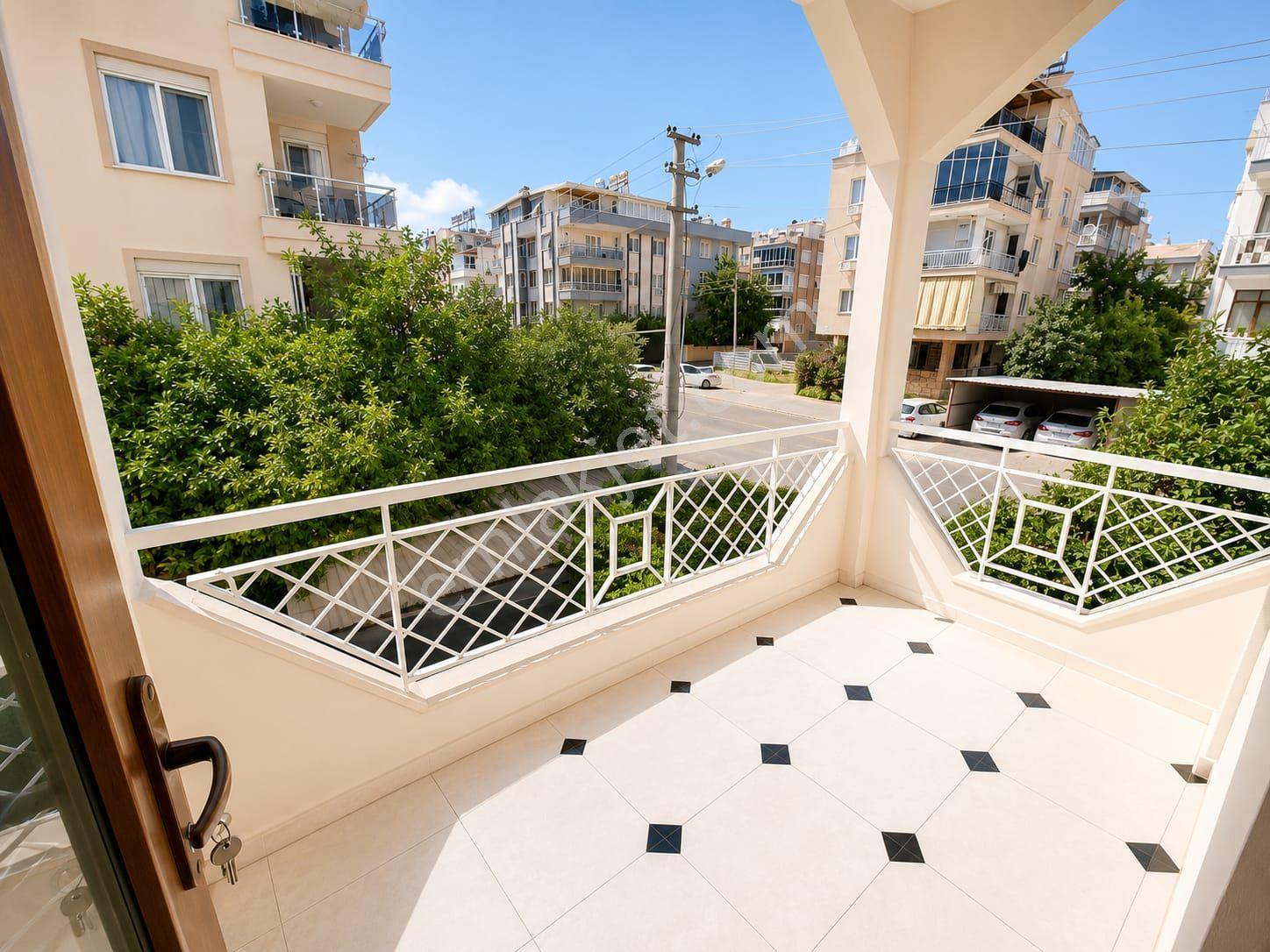 Yeşilyurt Mahallesinde 3+1 Tek Daire Üzerine Satılık 160 M2 Daire Görmeden Geçme — fotoğraf 2