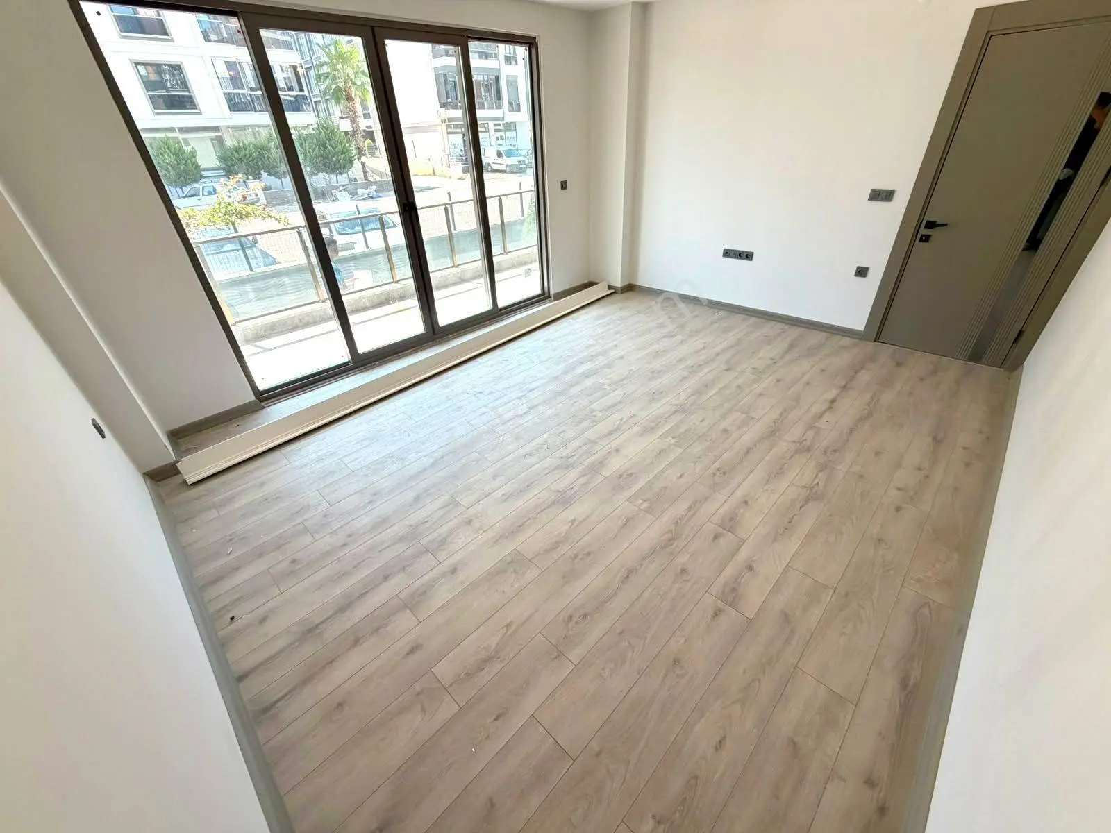 Referans'tan Altınkum'da Ön Cephe Ebeveyn Banyolu Lüx 2+1 Daire — fotoğraf 17