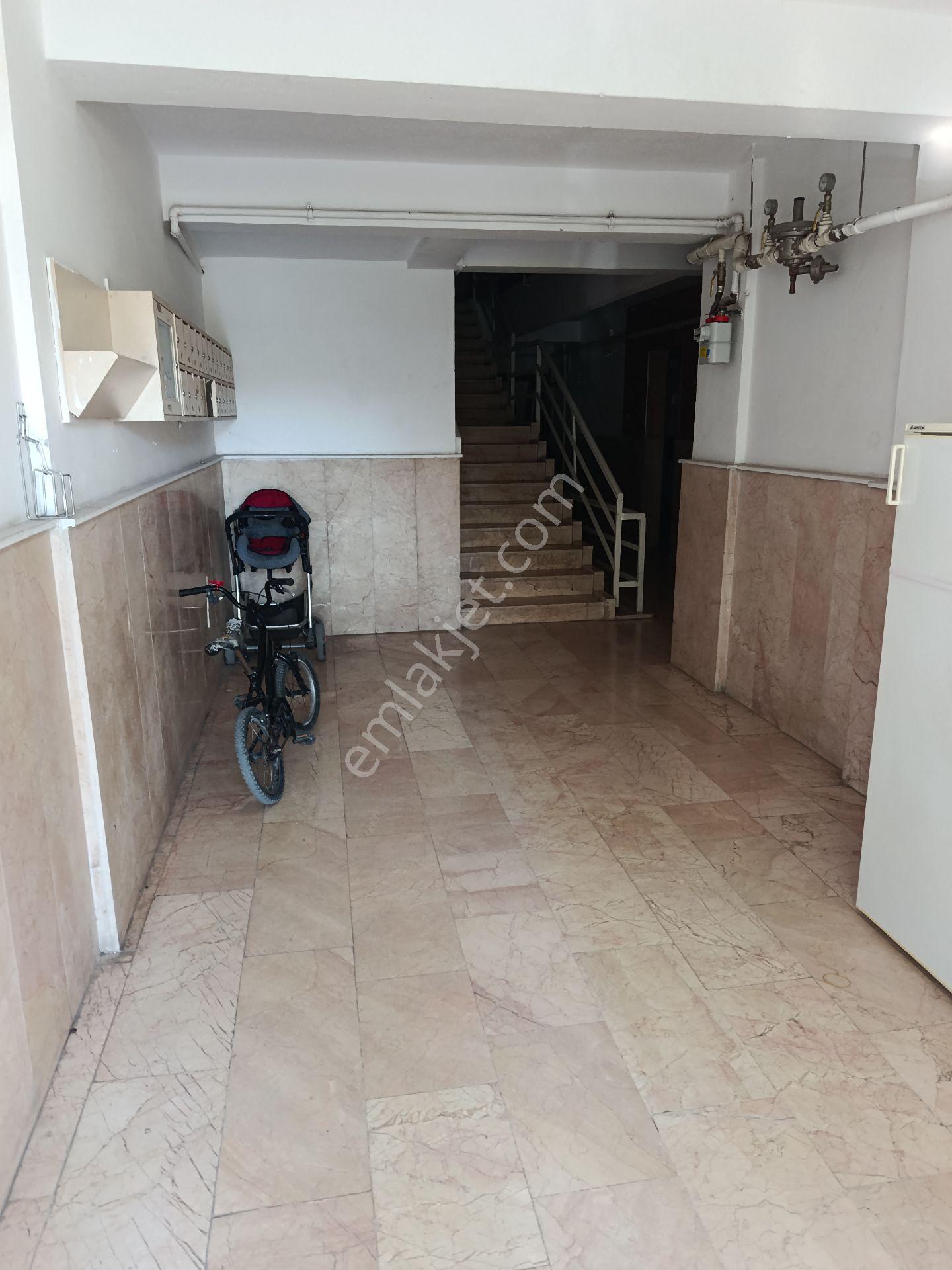 Pazartesi Pazarı Yanı Mavral Sokak'ta 140m² 3+1 Satılık Daire — fotoğraf 2