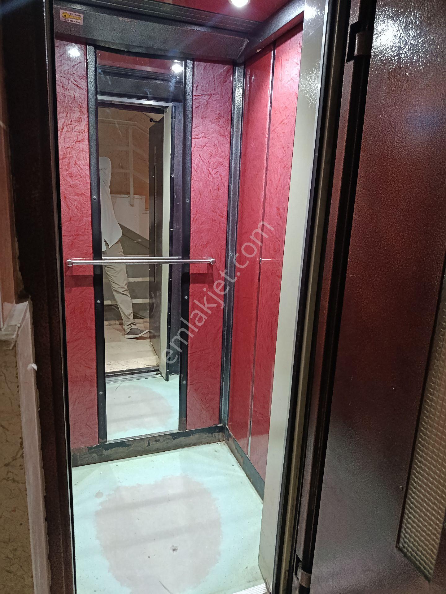 Pazartesi Pazarı Yanı Mavral Sokak'ta 140m² 3+1 Satılık Daire — fotoğraf 3