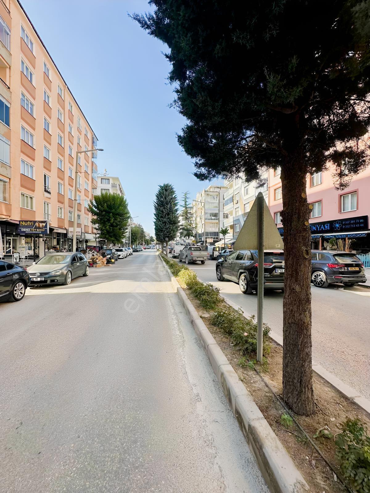 Başarı'dan Merkez'de Hacımütahir M.satılık 4+1 Daire + Garaj — fotoğraf 3