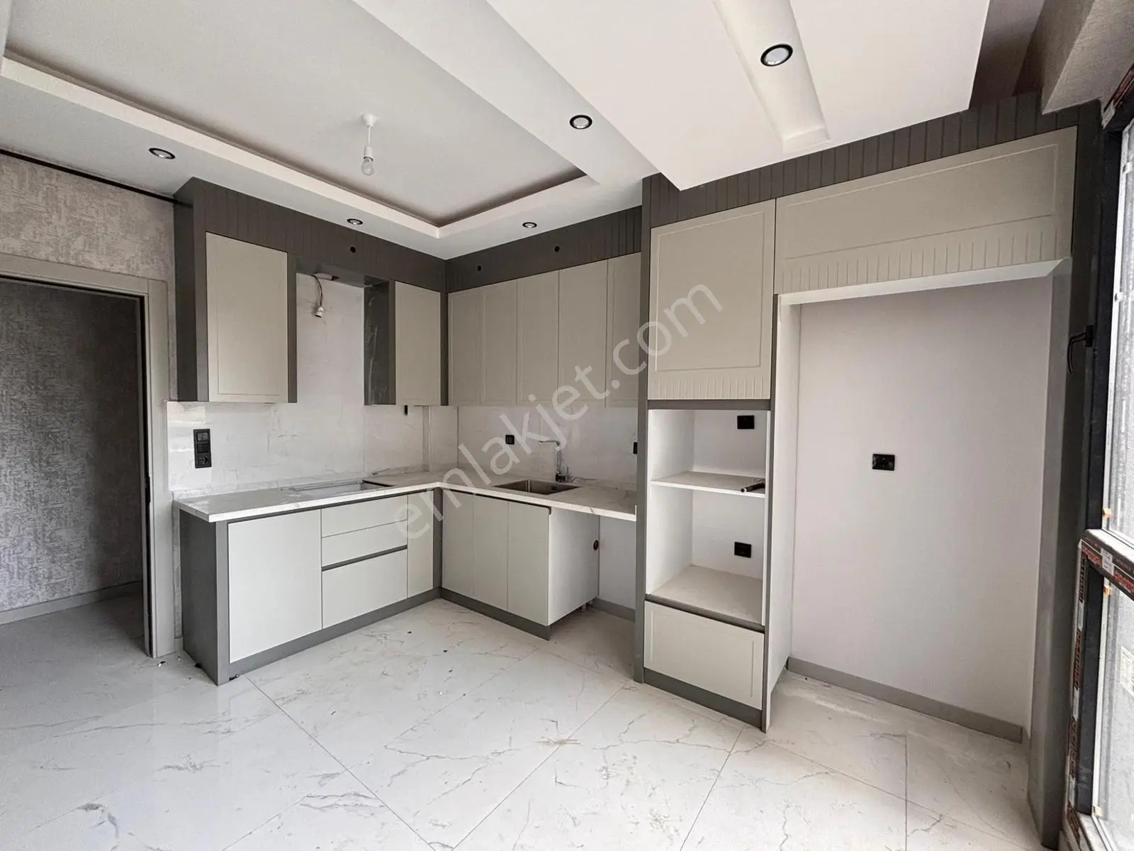 Remax Model Den Şemıkler Mahallesınde 2+1 Sıfır Satılık Daıre — fotoğraf 2