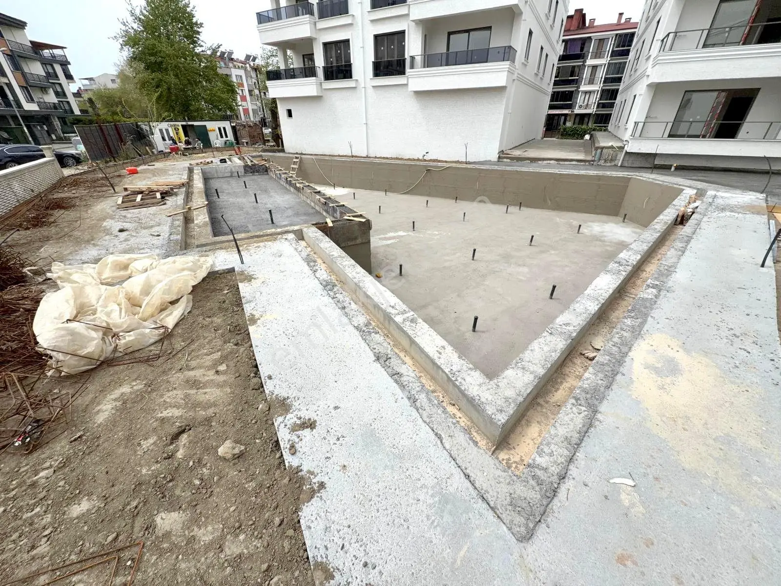 Referans'tan Altınkum'da Kapalı Otoparklı Havuzlu Geniş Sıfır Bina 1+1 Daire — fotoğraf 7