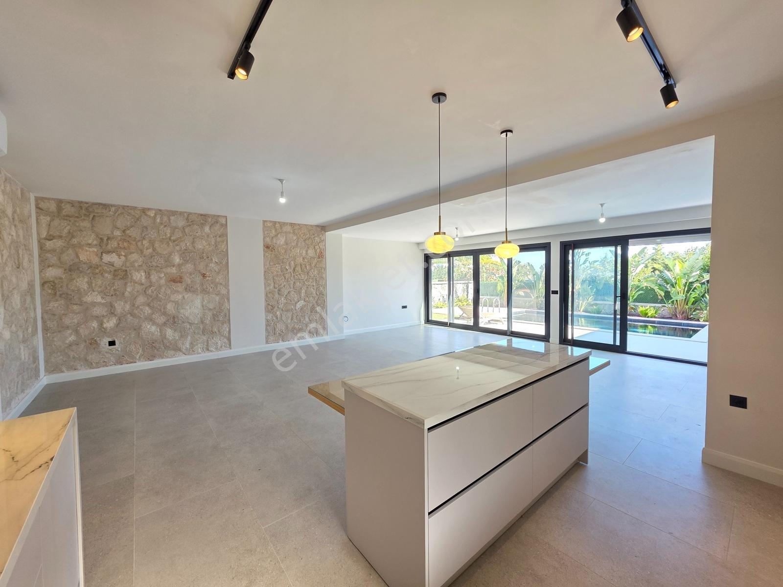 Ortakent'te 500 M2 Arsa İçerisinde Sıfır Özel Havuzlu Villa — fotoğraf 12