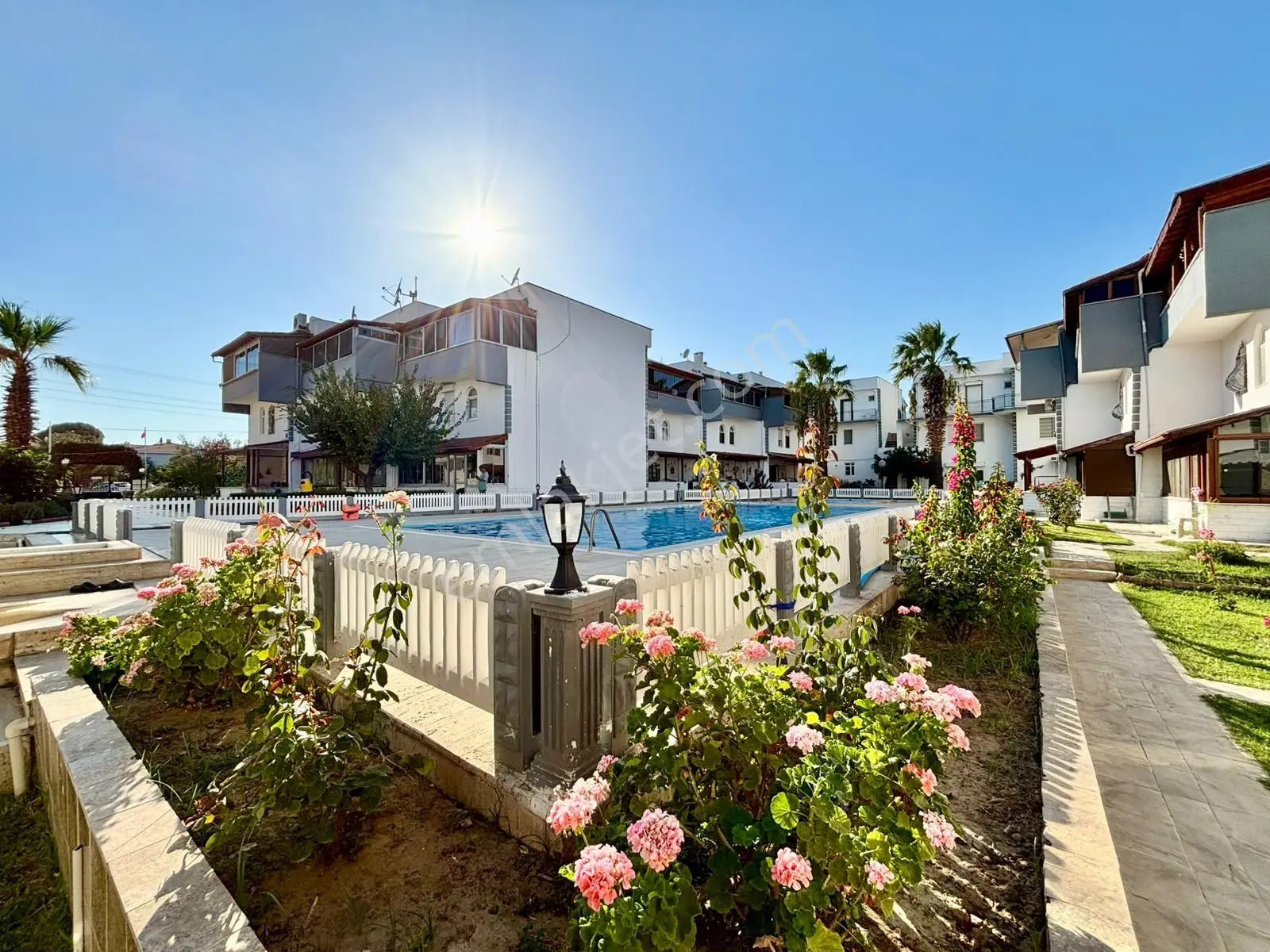 ꧁ay Emlaktan꧂güre'de Yolun Altında Denize Sadece 200 Metre Satılık 2+1 Yüzme Havuzlu Bahçeli Villa — fotoğraf 6