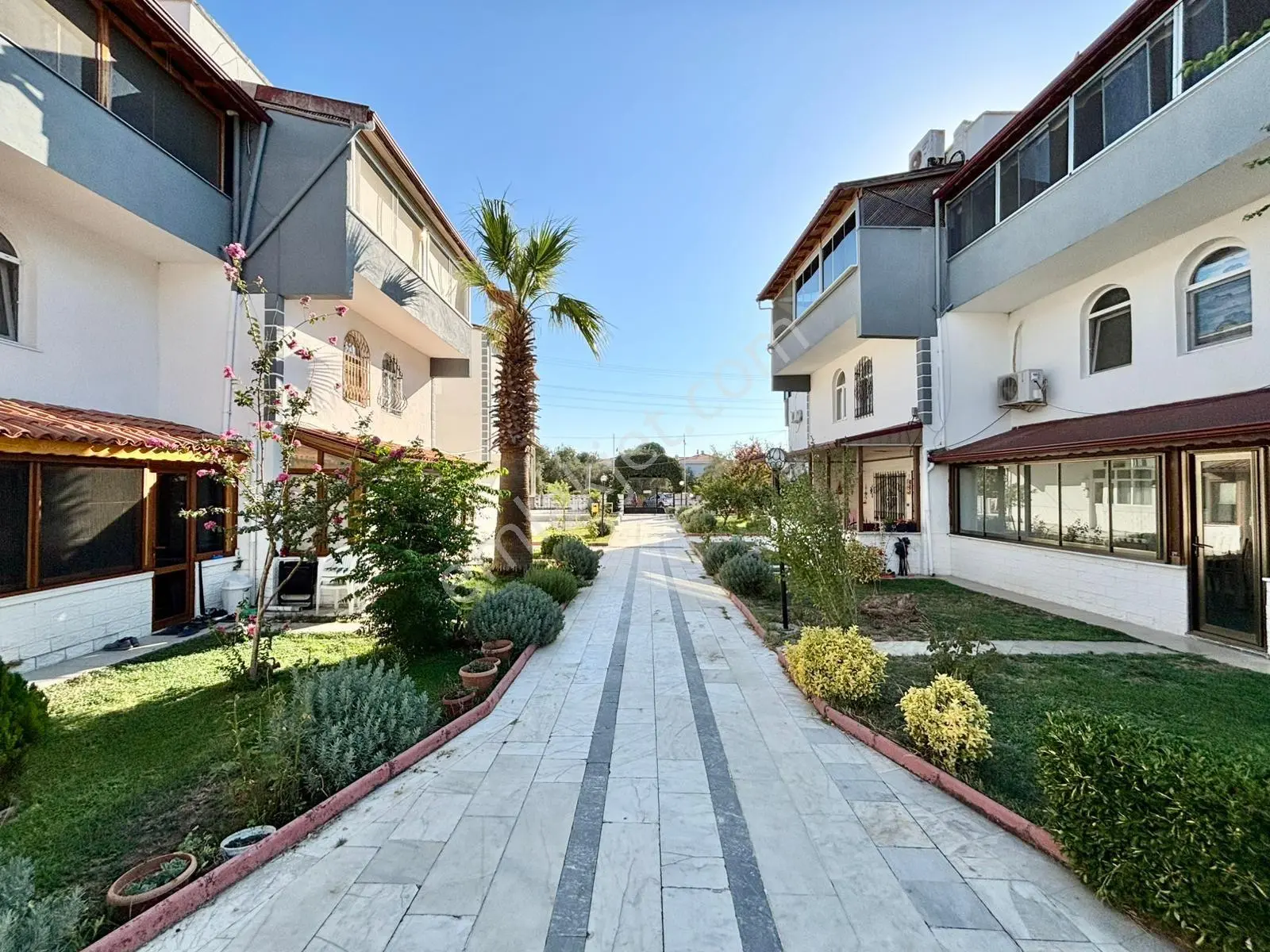 ꧁ay Emlaktan꧂güre'de Yolun Altında Denize Sadece 200 Metre Satılık 2+1 Yüzme Havuzlu Bahçeli Villa — fotoğraf 34