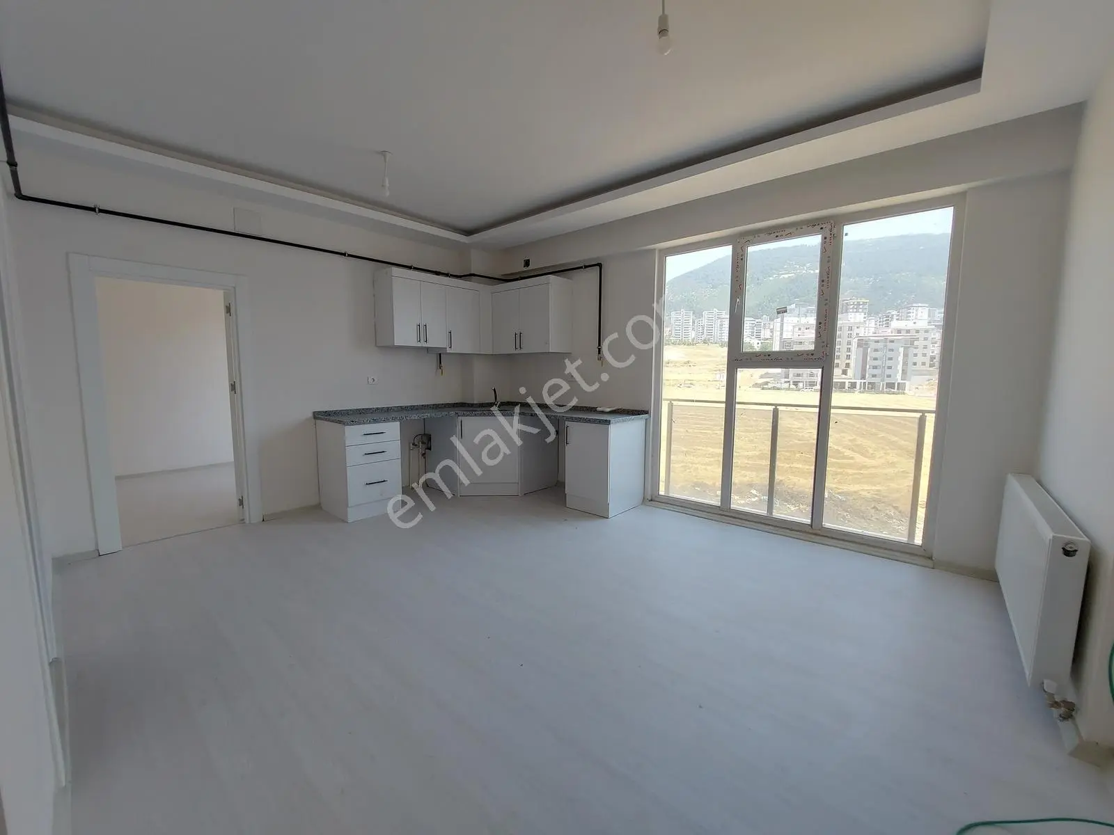 Yeni Rota'dan Üniversite Karşısı 1+1 Satlık Daire — fotoğraf 2