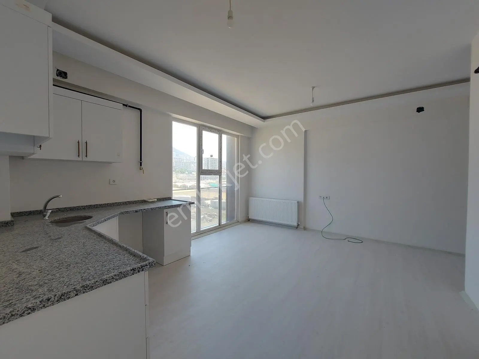 Yeni Rota'dan Üniversite Karşısı 1+1 Satlık Daire — fotoğraf 3