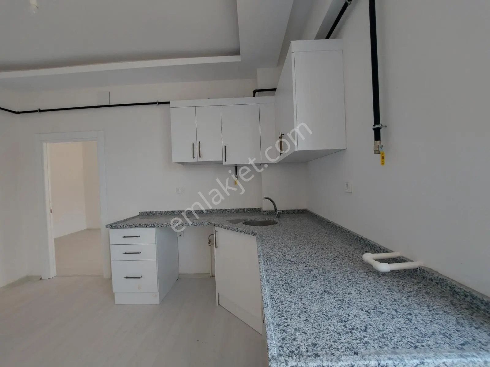 Yeni Rota'dan Üniversite Karşısı 1+1 Satlık Daire — fotoğraf 5