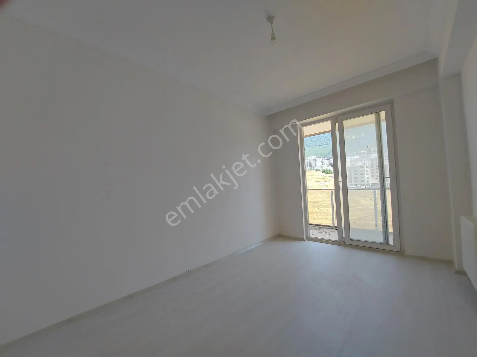 Yeni Rota'dan Üniversite Karşısı 1+1 Satlık Daire — fotoğraf 7