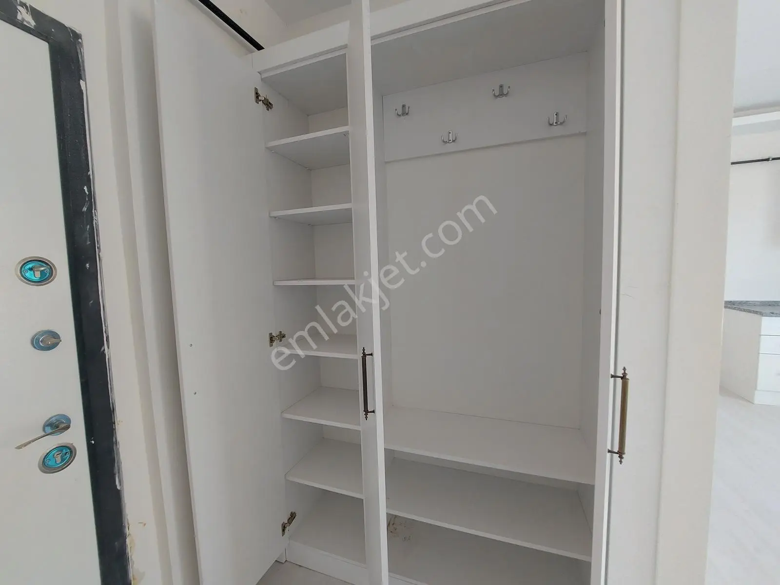 Yeni Rota'dan Üniversite Karşısı 1+1 Satlık Daire — fotoğraf 14