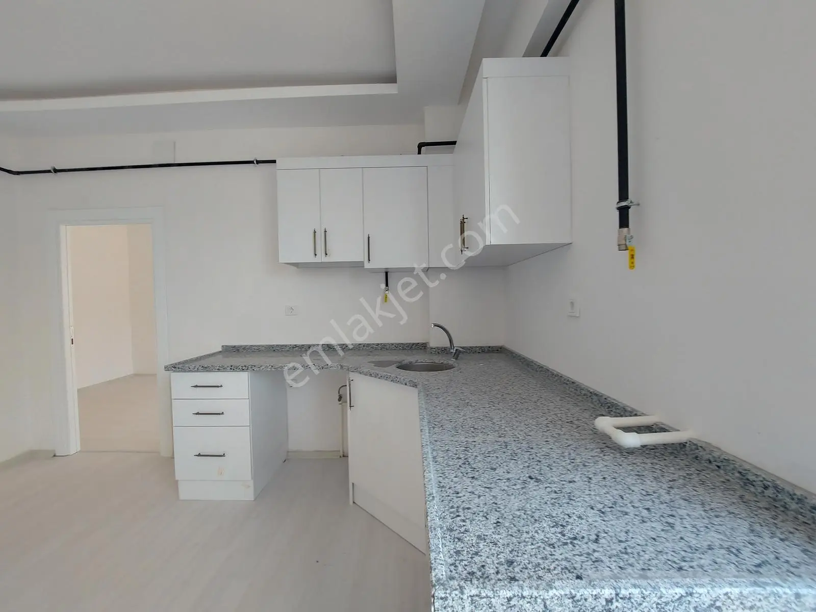 Yeni Rota'dan Üniversite Karşısı 1+1 Satlık Daire — fotoğraf 16
