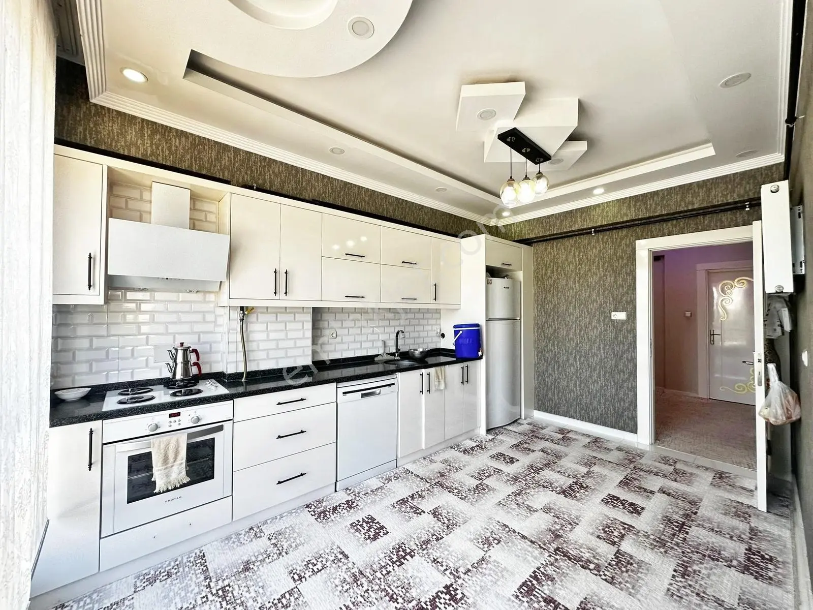 Karacaahmet'Te Merkz Konum Site İçi Çift Cam Balkon Bakımlı4+1