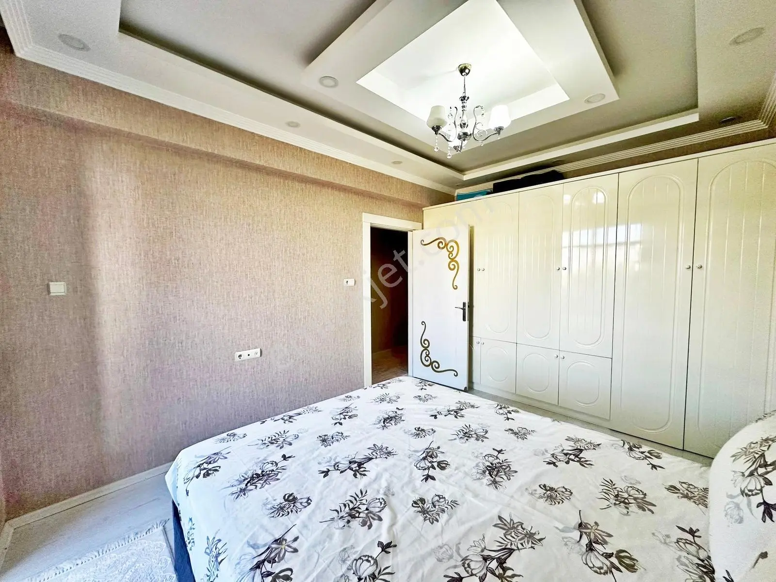 Karacaahmet'te Merkz Konum Site İçi Çift Cam Balkon Bakımlı4+1 — fotoğraf 26