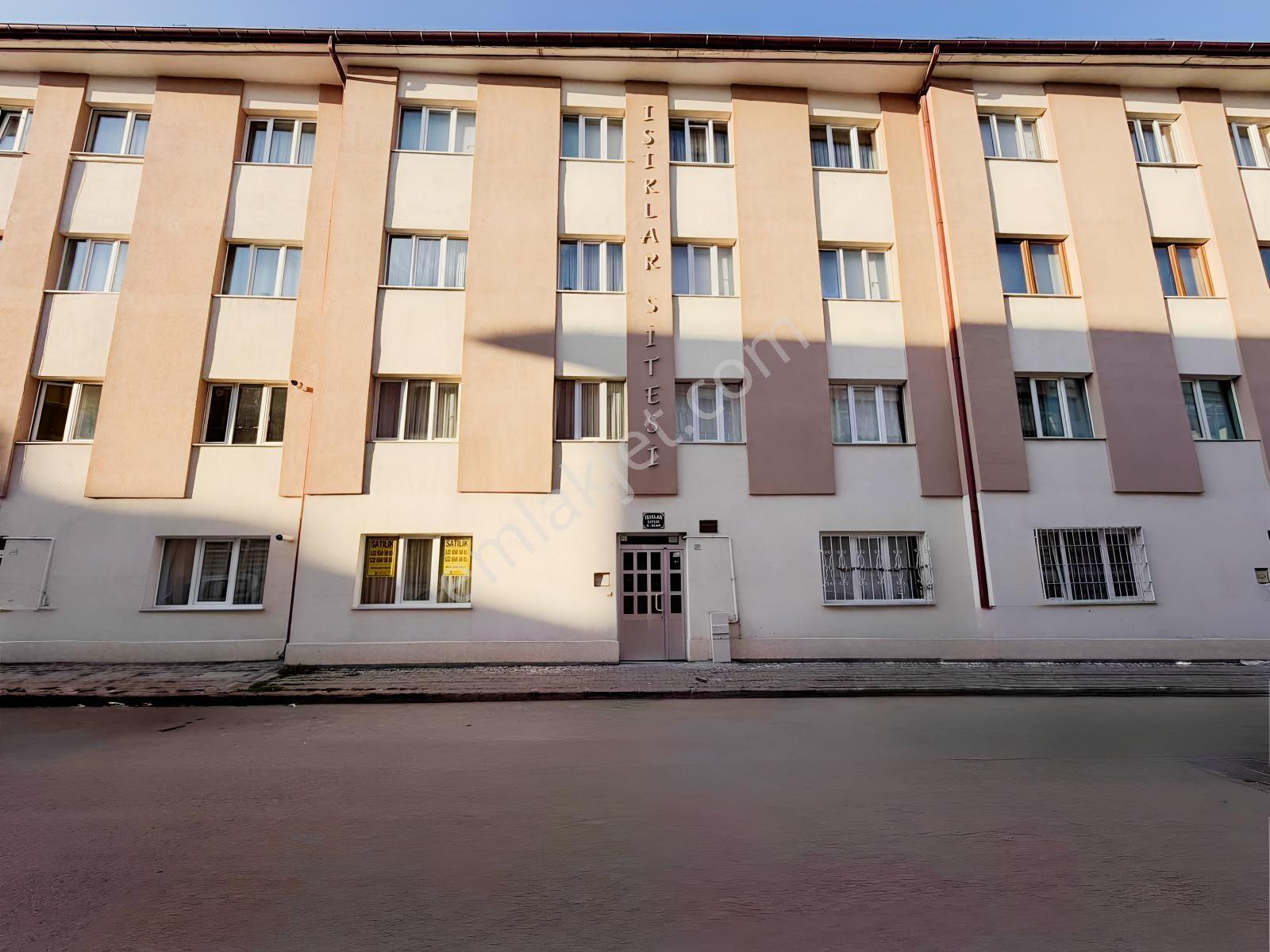 Sivas Ozan Emlak'Tan Kaleardı'Nda Satılık 2+1 Temiz Daire