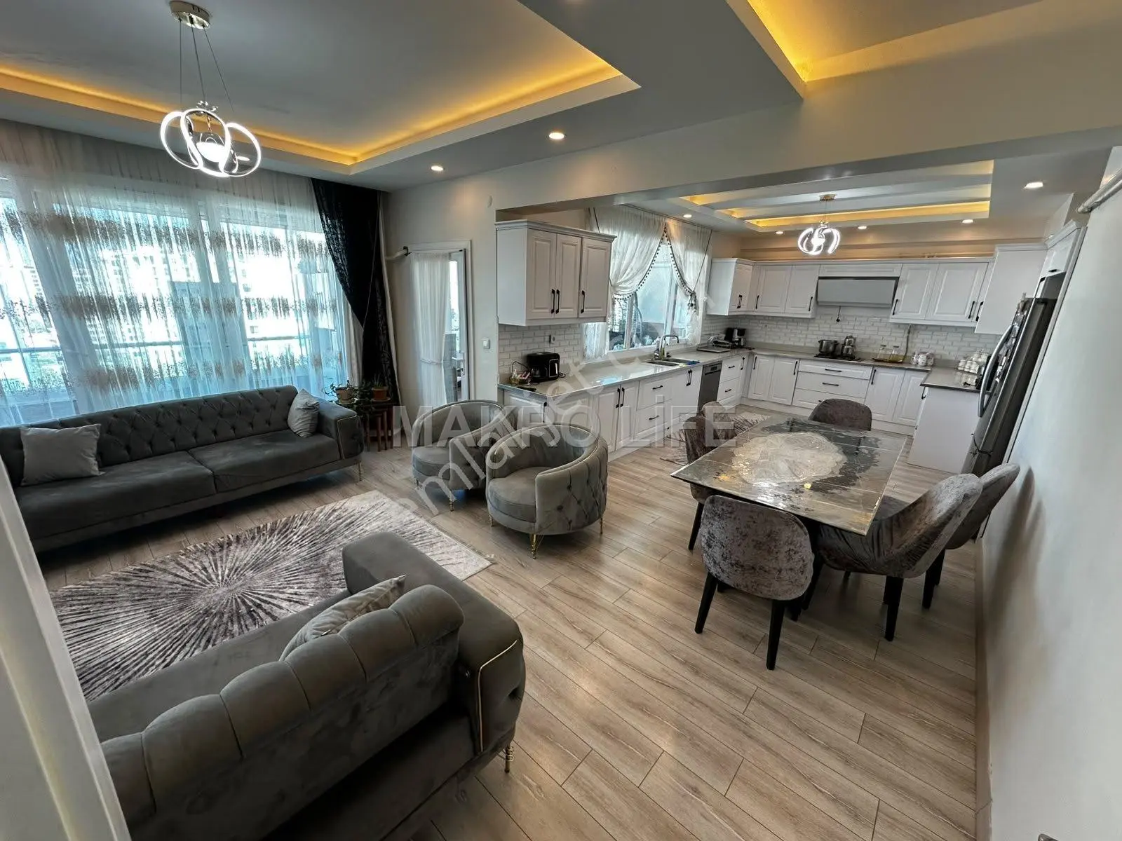 Tema Park Karşısı Harika Konumda Satılık 4+1 Havuzlu Site — fotoğraf 2