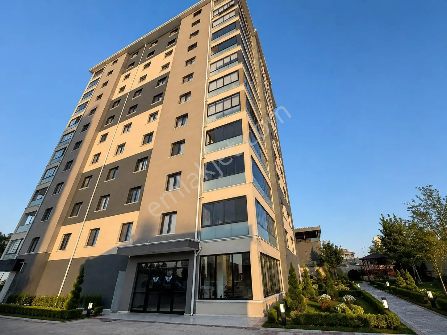 Emlak Danışmanım'Dan║Cadde Üzerinde║ Giyinme Odalı║2+1 Satılık