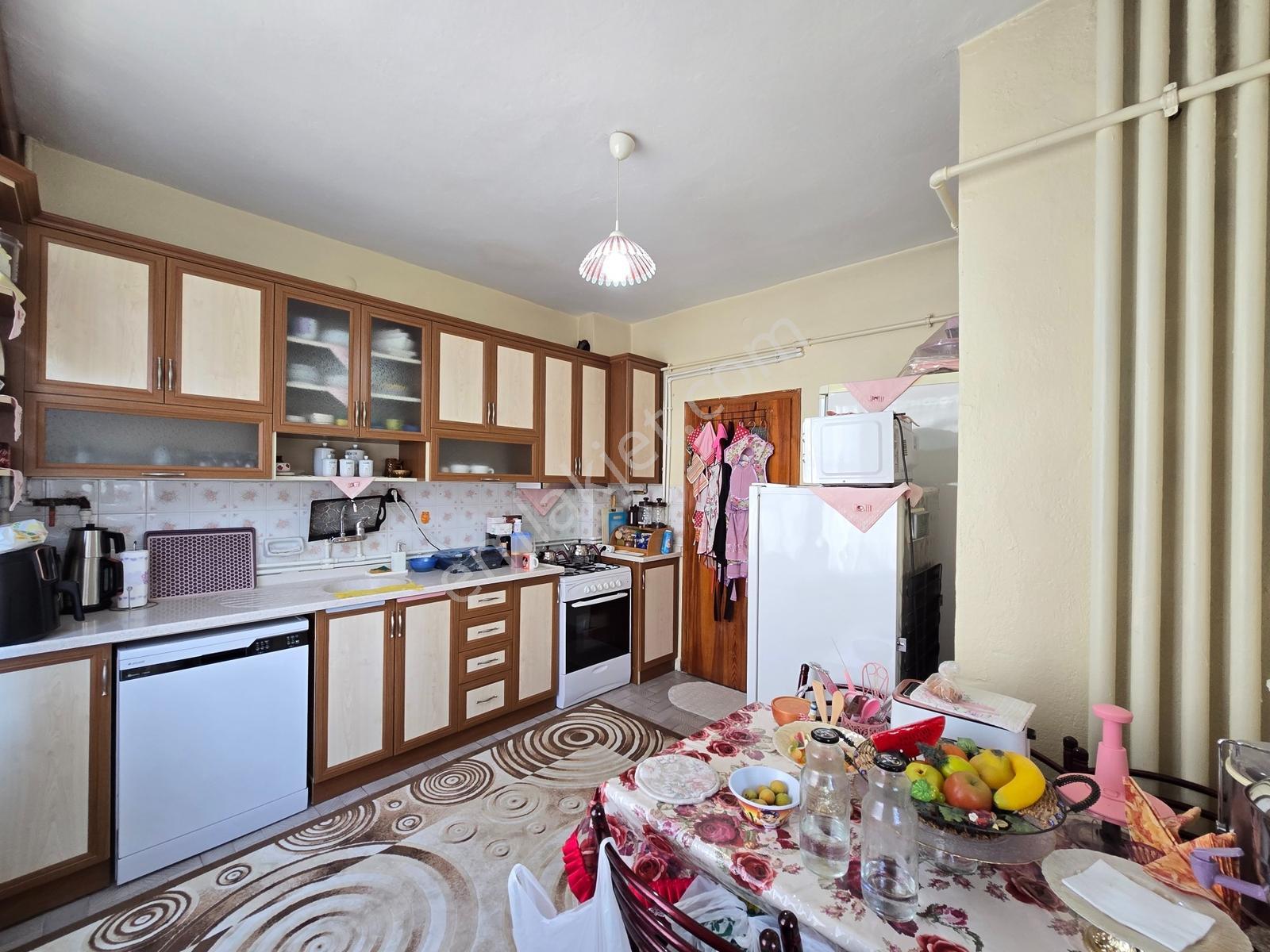 Sakarya Mahallesinde 3+1 Yalıtımlı Kat Mülkiyetli Geniş Daire