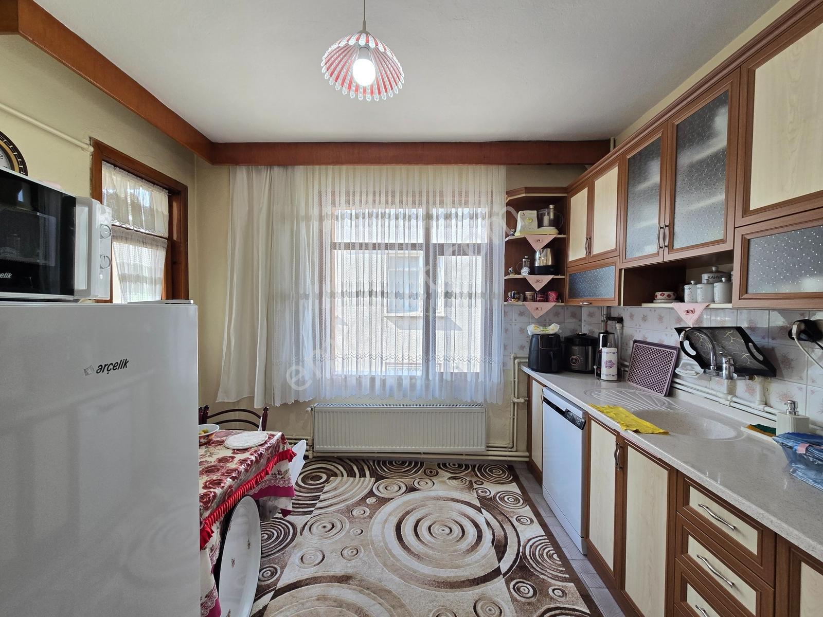 Sakarya Mahallesinde 3+1 Yalıtımlı Kat Mülkiyetli Geniş Daire — fotoğraf 11