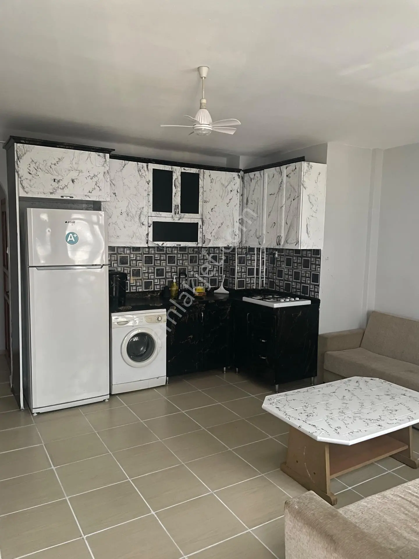Mersin Erdemli Tömük'te Geniş Balkonlu 1+1 Satılık Daire — fotoğraf 2