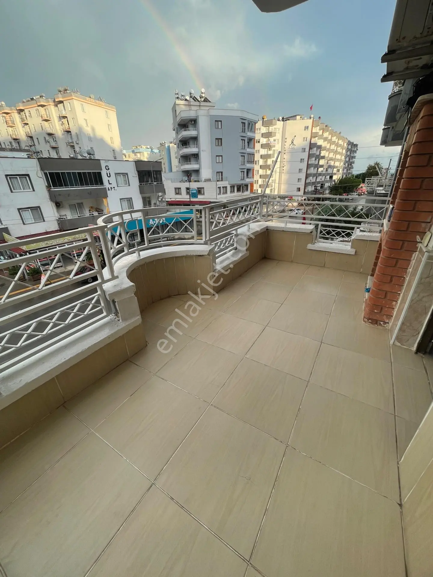 Mersin Erdemli Tömük'te Geniş Balkonlu 1+1 Satılık Daire — fotoğraf 6