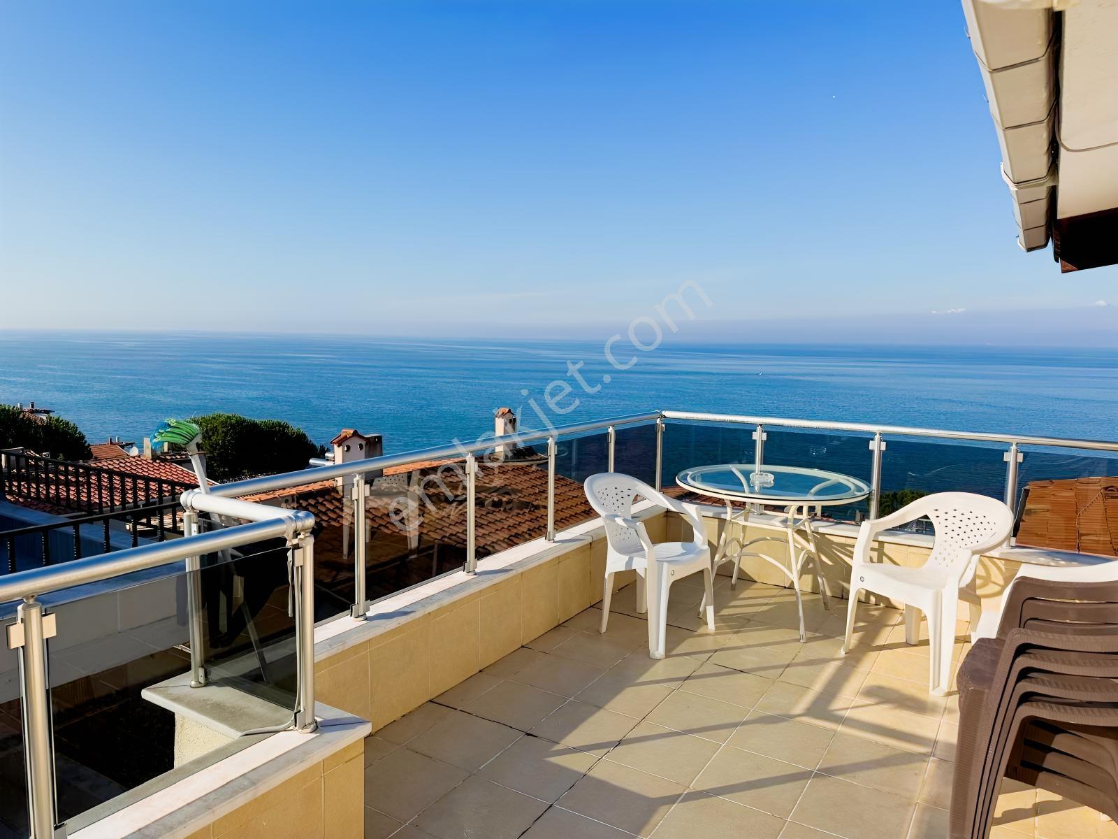 Çınarcık Koru Sümer Sitesinde Deniz Manzaralı Tripleks Villa