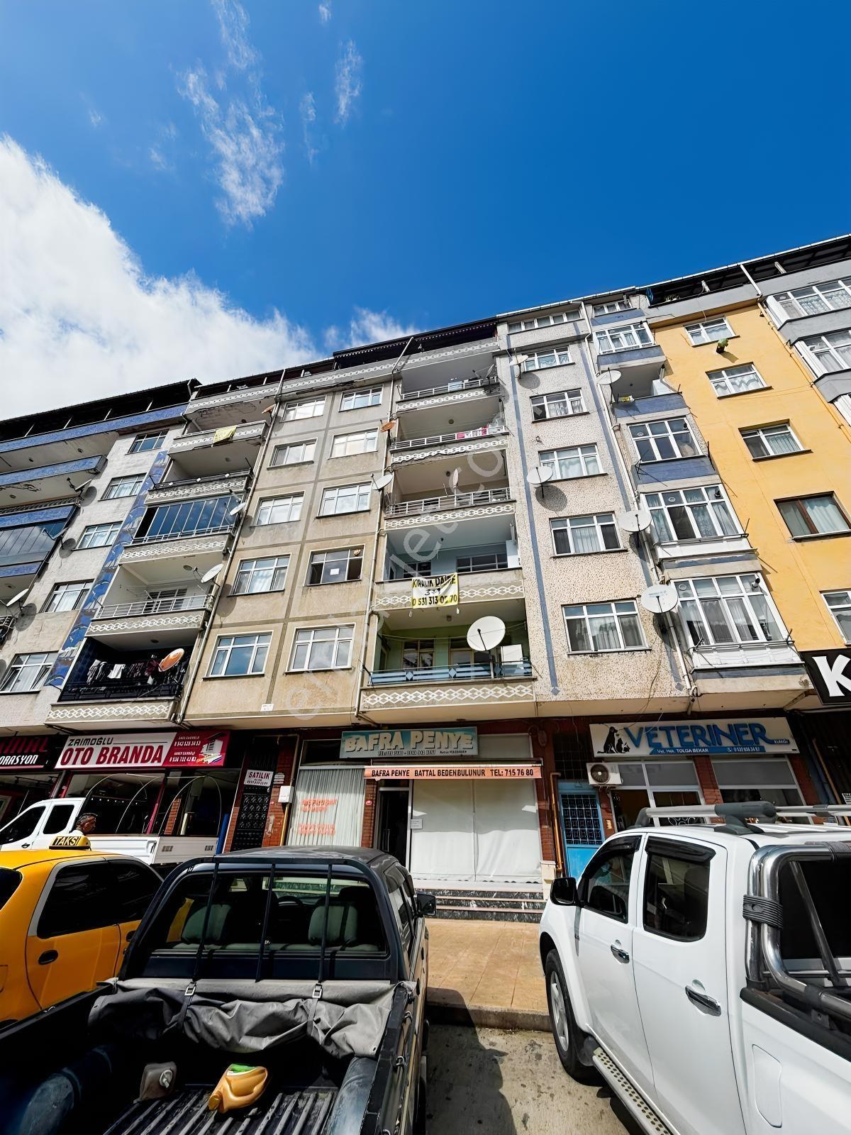 Cadde Üzerinde 3+1 Doğalgazlı Yatırımlık Daire — fotoğraf 2