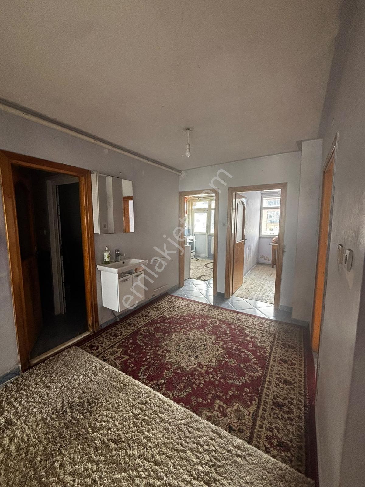 Cadde Üzerinde 3+1 Doğalgazlı Yatırımlık Daire — fotoğraf 7