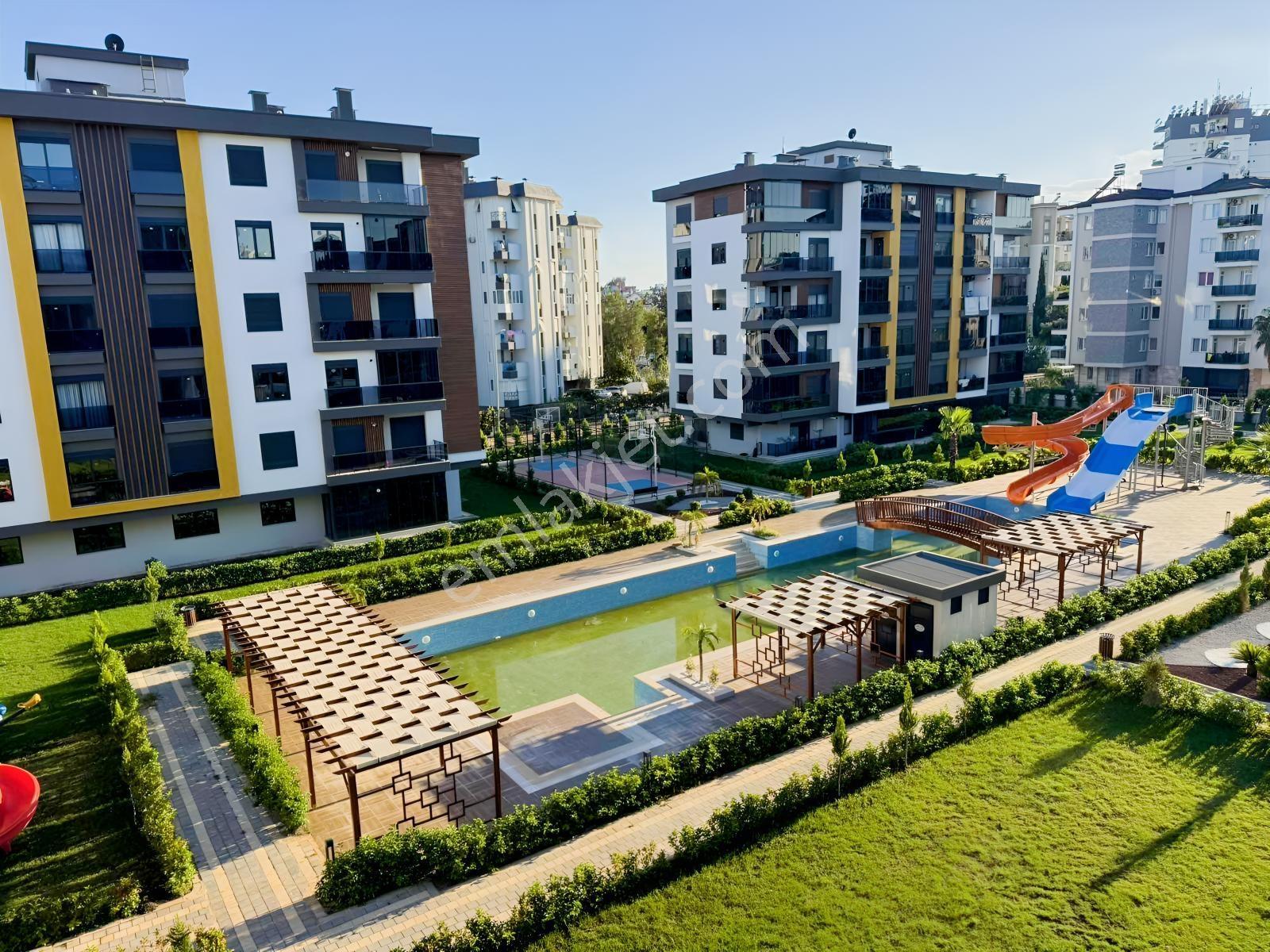 Bölgenin Ultra Lüks Sitesi 3+1 Satılık — fotoğraf 14