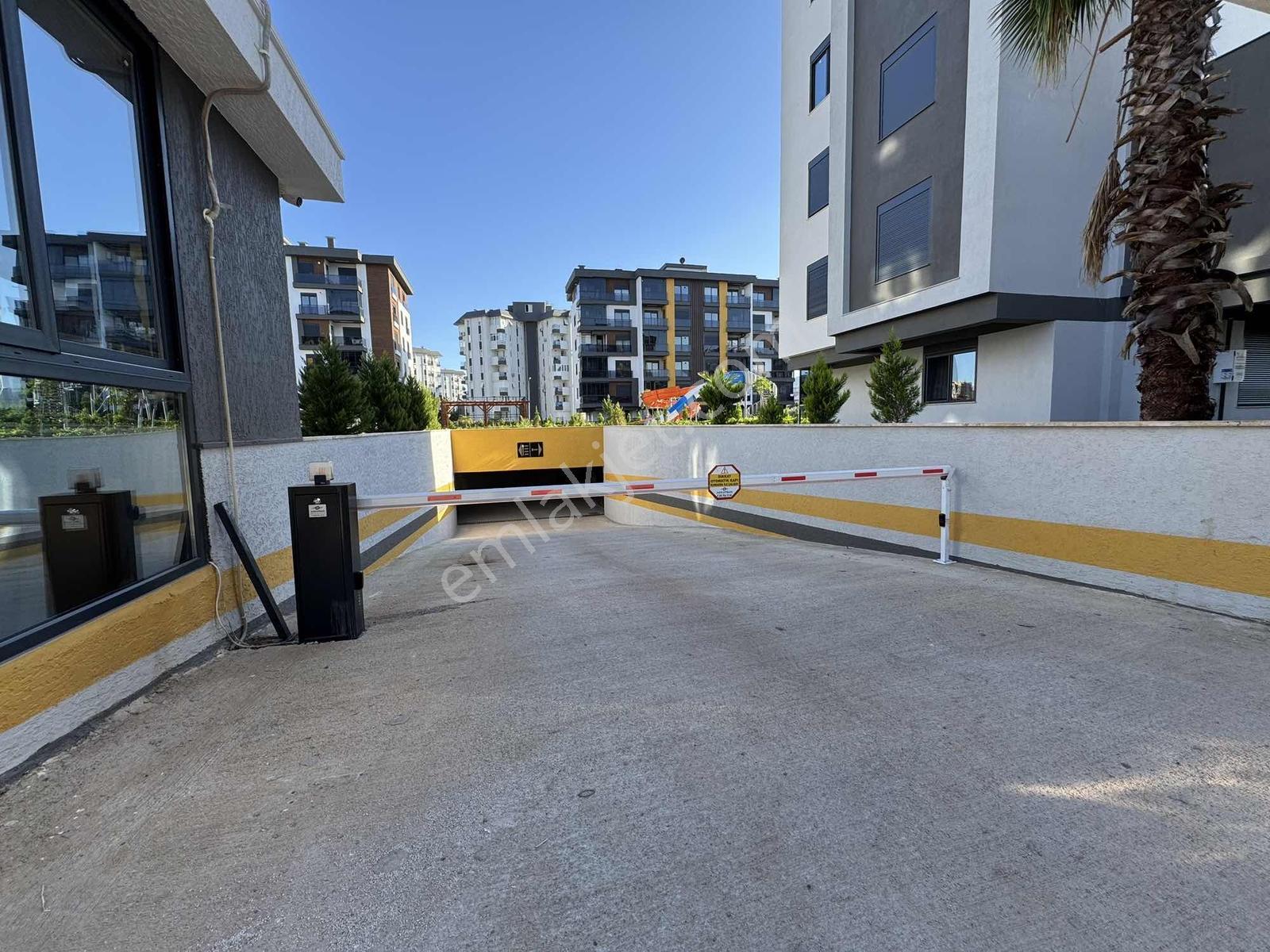 Bölgenin Ultra Lüks Sitesi 3+1 Satılık — fotoğraf 26
