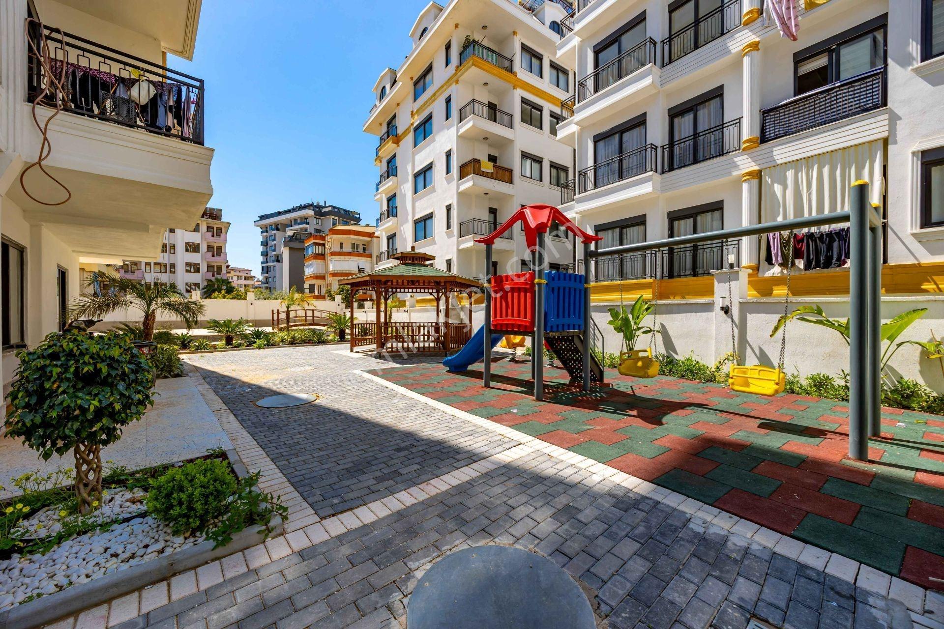 Alanya Güllerpınarında Denize 700 M Lüks Kompleks 2+1 Daire — fotoğraf 2