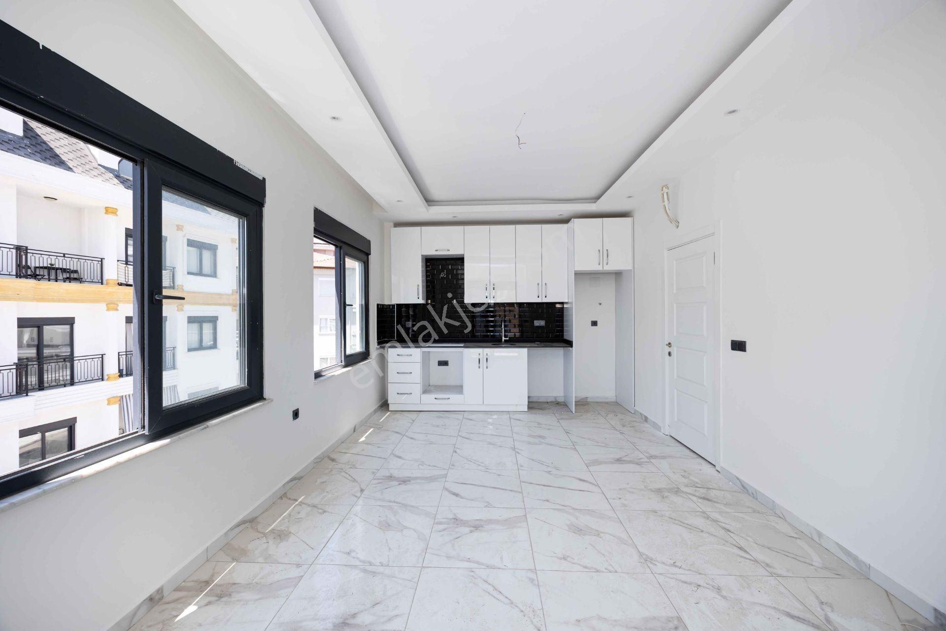 Alanya Güllerpınarında Denize 700 M Lüks Kompleks 2+1 Daire — fotoğraf 3