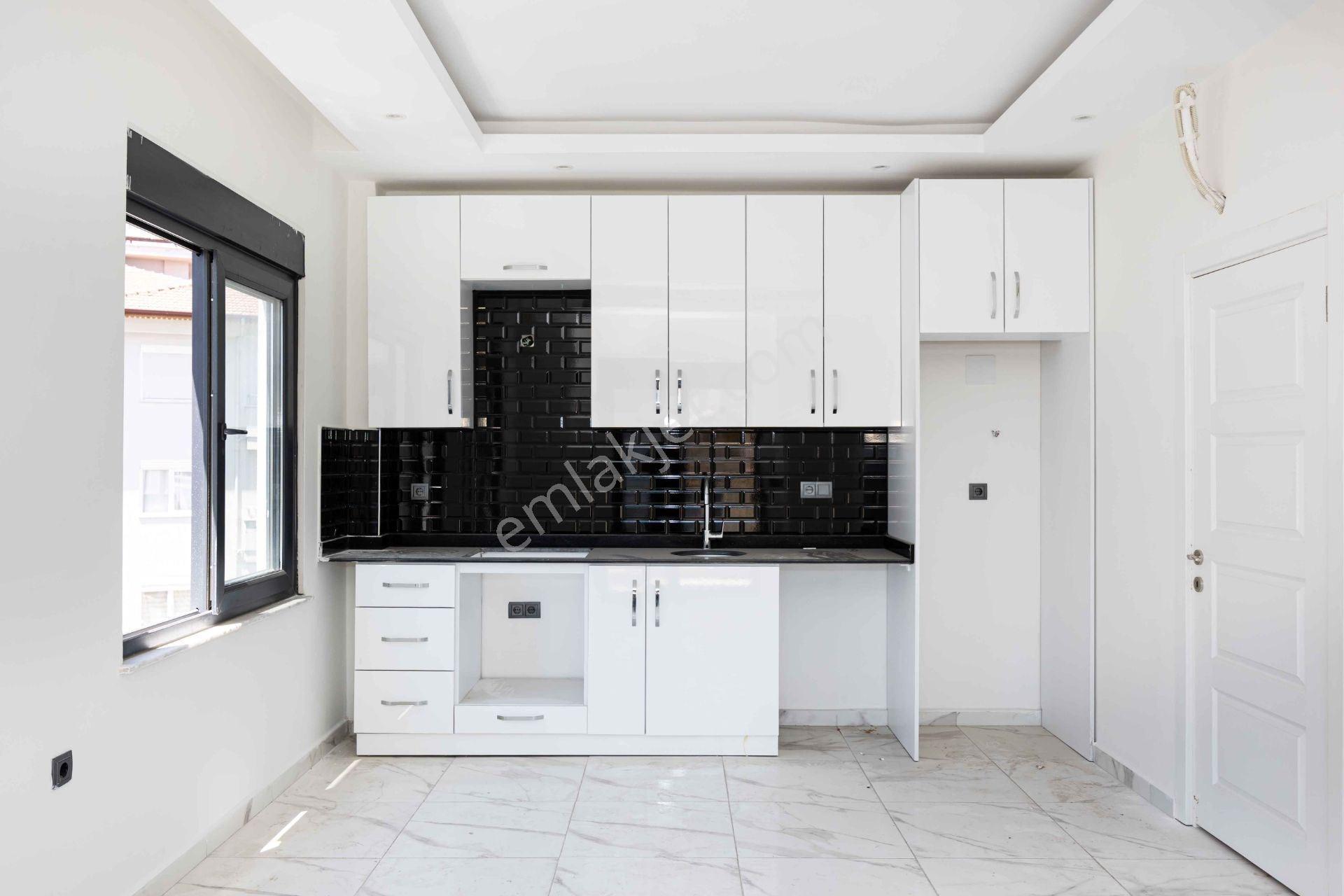 Alanya Güllerpınarında Denize 700 M Lüks Kompleks 2+1 Daire — fotoğraf 5