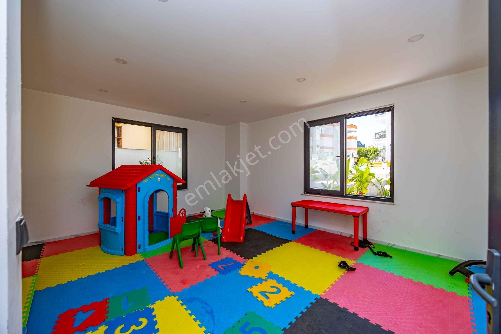 Alanya Güllerpınarında Denize 700 M Lüks Kompleks 2+1 Daire — fotoğraf 12