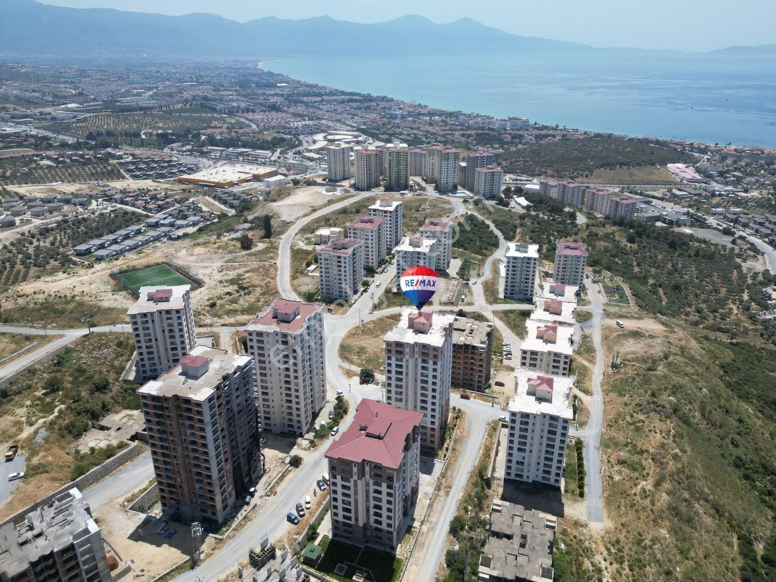 Kuşadası Uydu Kent'De Satılık 4. Kat'Da Daire...