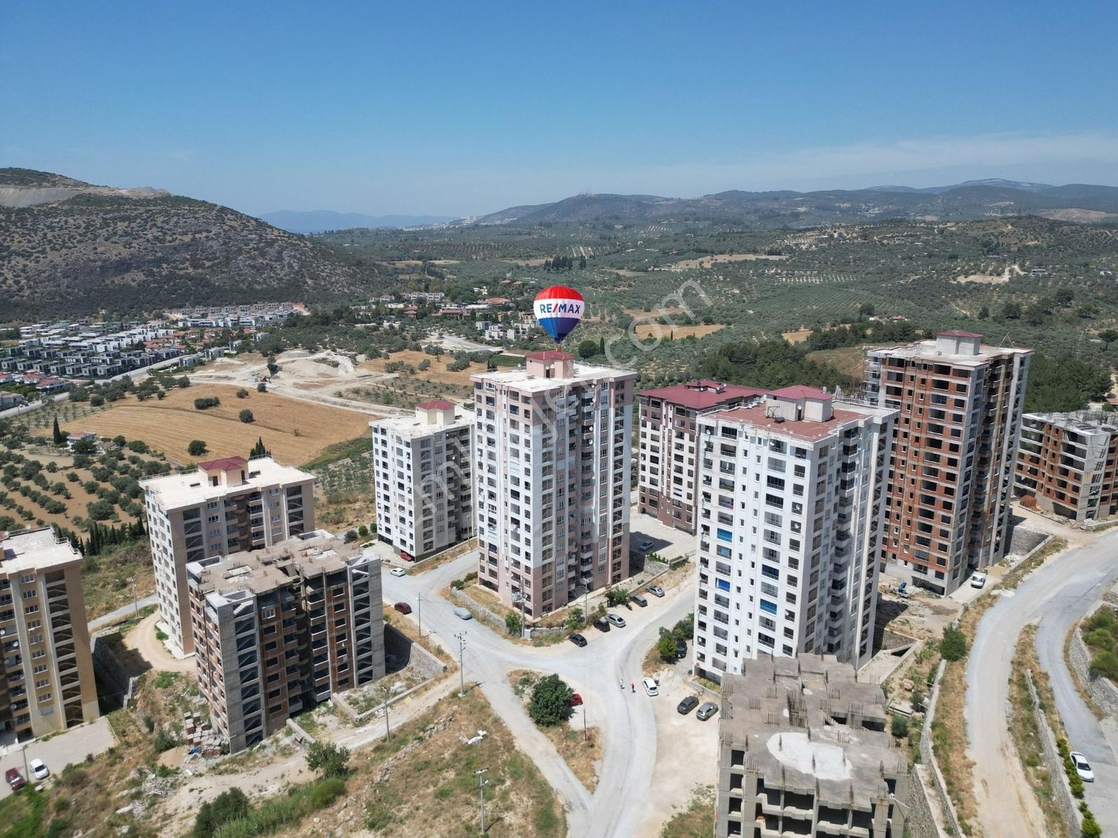 Kuşadası Uydu Kent'de Satılık 4. Kat'da Daire... — fotoğraf 2