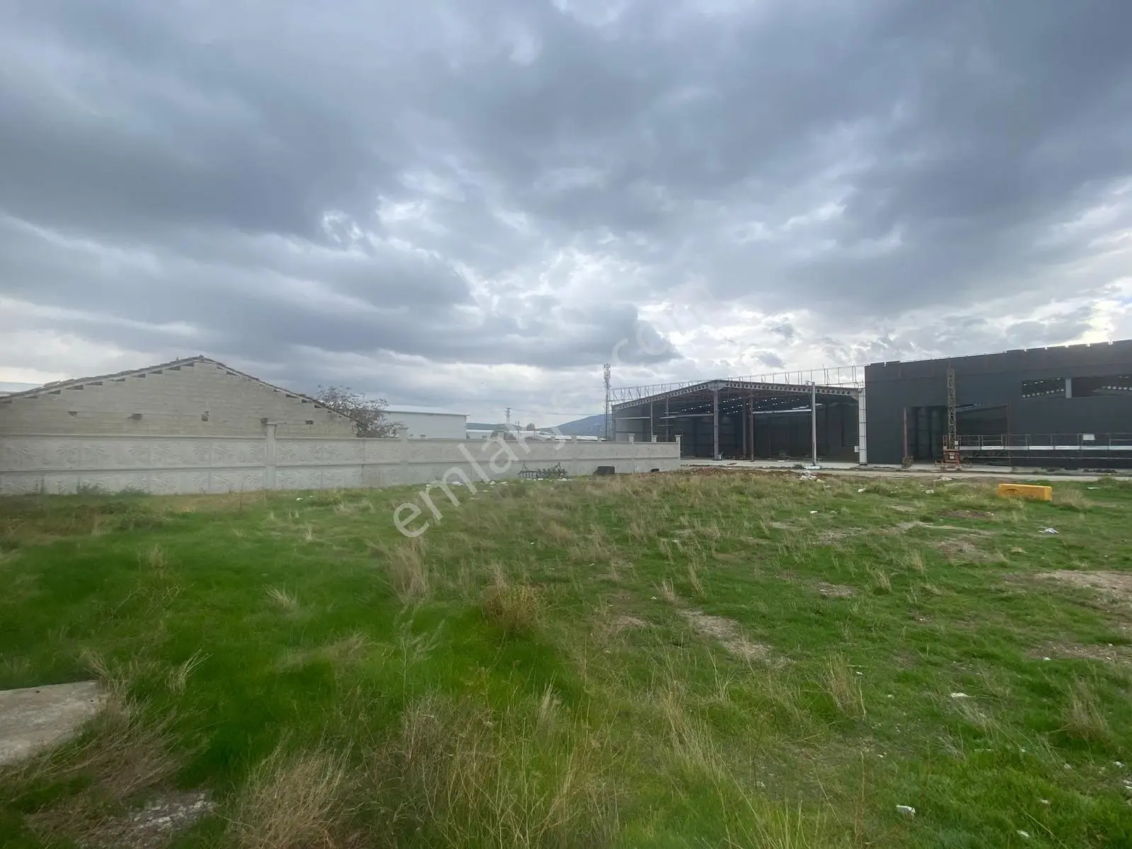 Isparta Yazısöğütte 990 M² Ticari Kullanıma Uygun Değerli Arsa