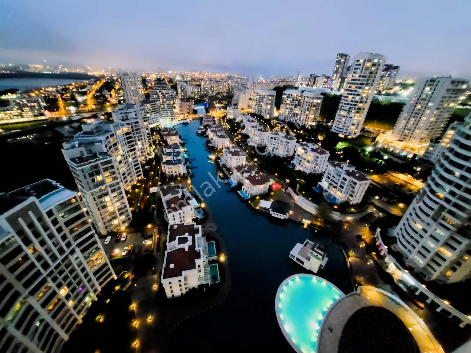 İstanbul Saraylarında 22. Kat | 74 M² | Yerden Isıtmalı 1+1