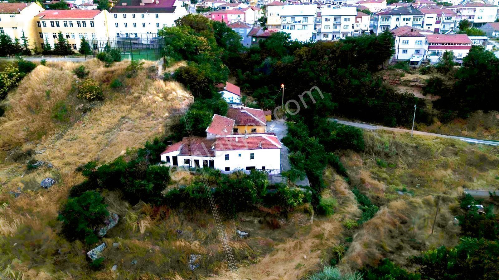Kozaklı Merkezde 930 M² Bahçeli, 10 Odalı, 3 Adet 1+1 Var — fotoğraf 4